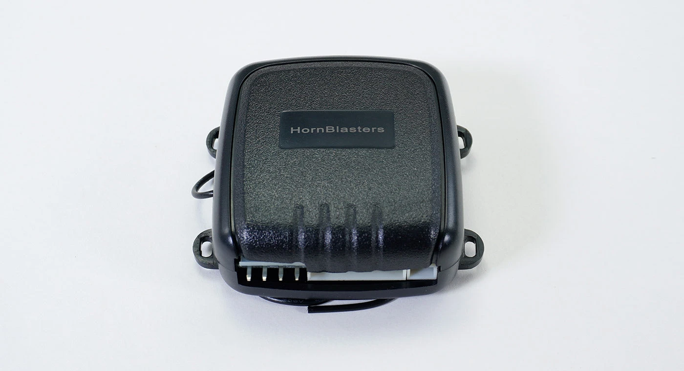 HornBlasters 4 Channel Car Alarm With Flip Remote 4 HornBlasters 4 Channel Car Alarm With Flip Remote - Image 4